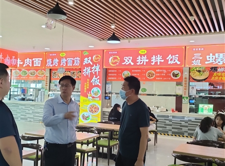 副校長深入食堂檢查指導(dǎo)，護(hù)航新生就餐“第一餐”