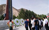 “瞻仰革命先烈，弘揚(yáng)愛國(guó)精神”主題黨日活動(dòng)
