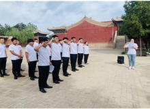 “緬懷先烈，瞻仰紅色文化”